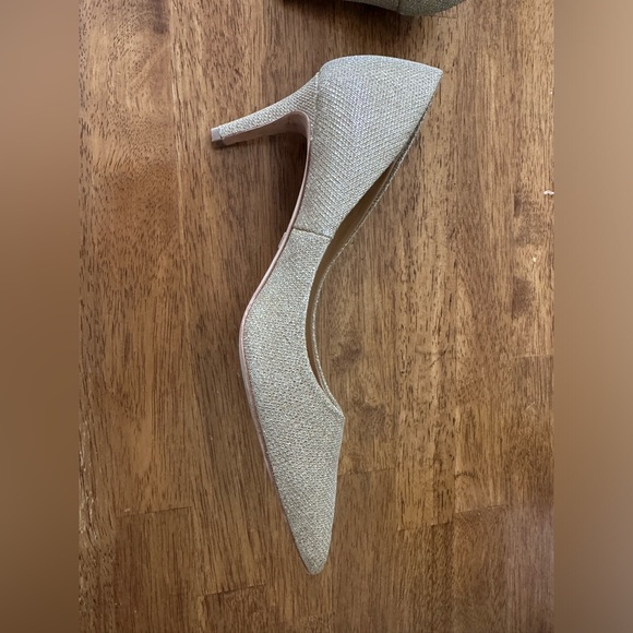 Badgley Mischka gold sparkly heels, size 8 - Picture 6 of 7